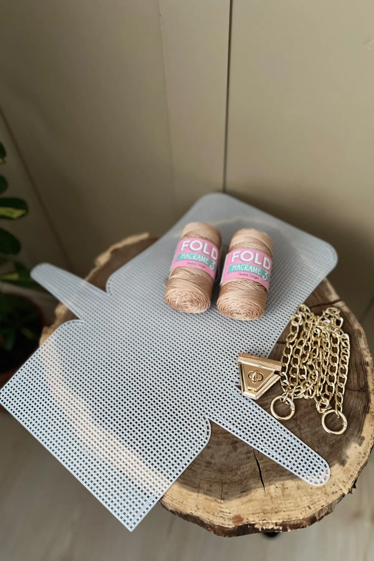 Kanvas Çanta Örgü Kiti 45x21cm -Sütlü Kahve Gold Zincir Polyester Makrome No.3 Plastik Kanvas Çanta Seti